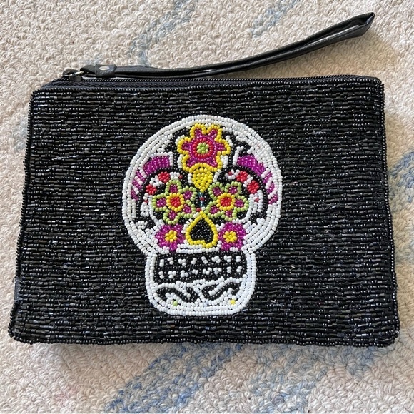 SUGAR SKULL LARGE DIA DE LOS MUERTOS FINELY BEADED WRISTLET CLUTCH BAG - Picture 1 of 5